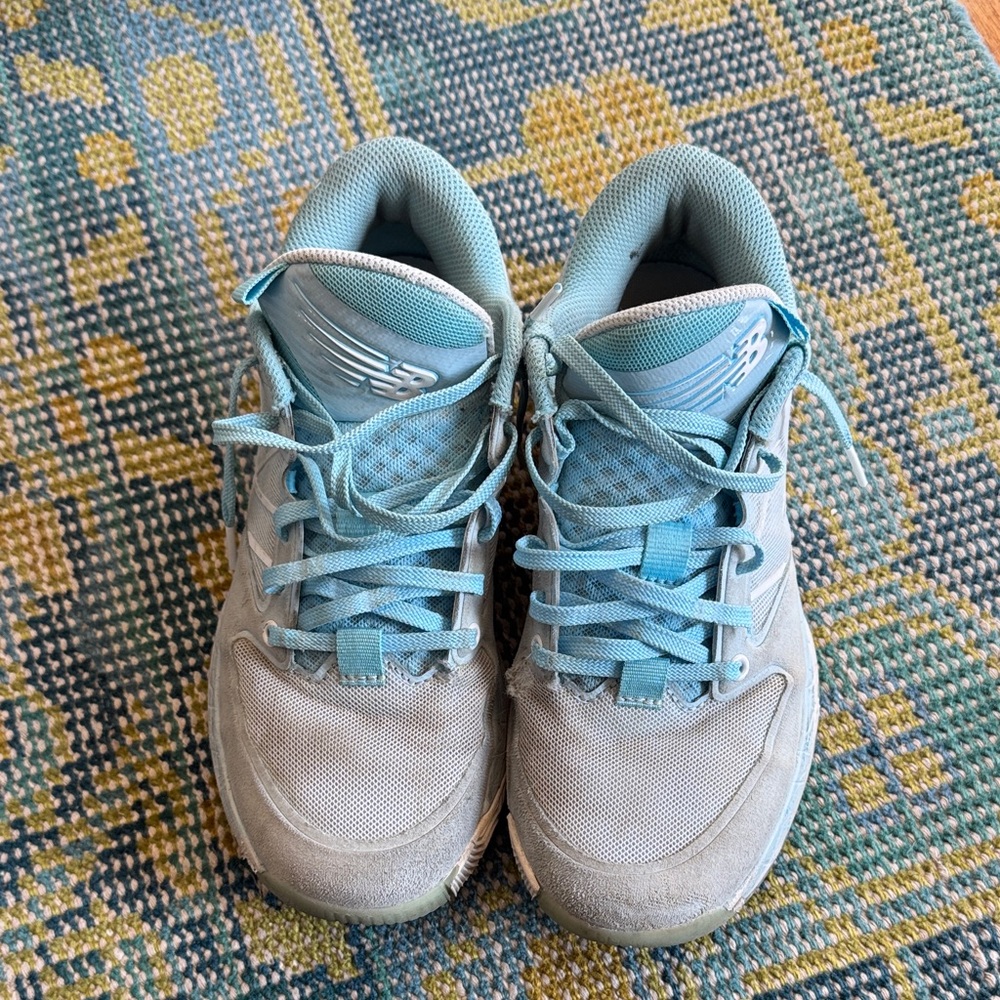 WELL WORN New Balance Kids Teal and Light Blue Sneakers - Size 6.5